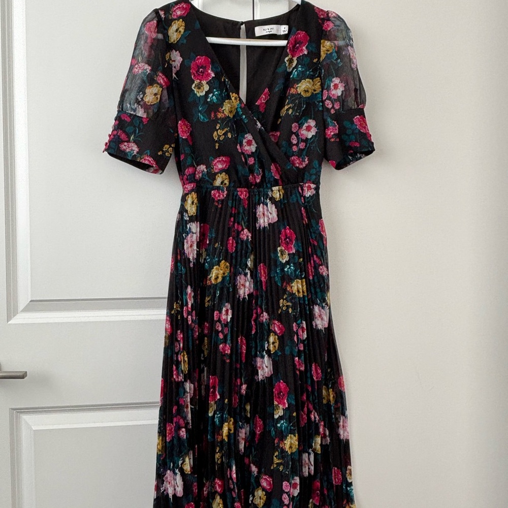 ALI & JAY Black Floral Midi Dress